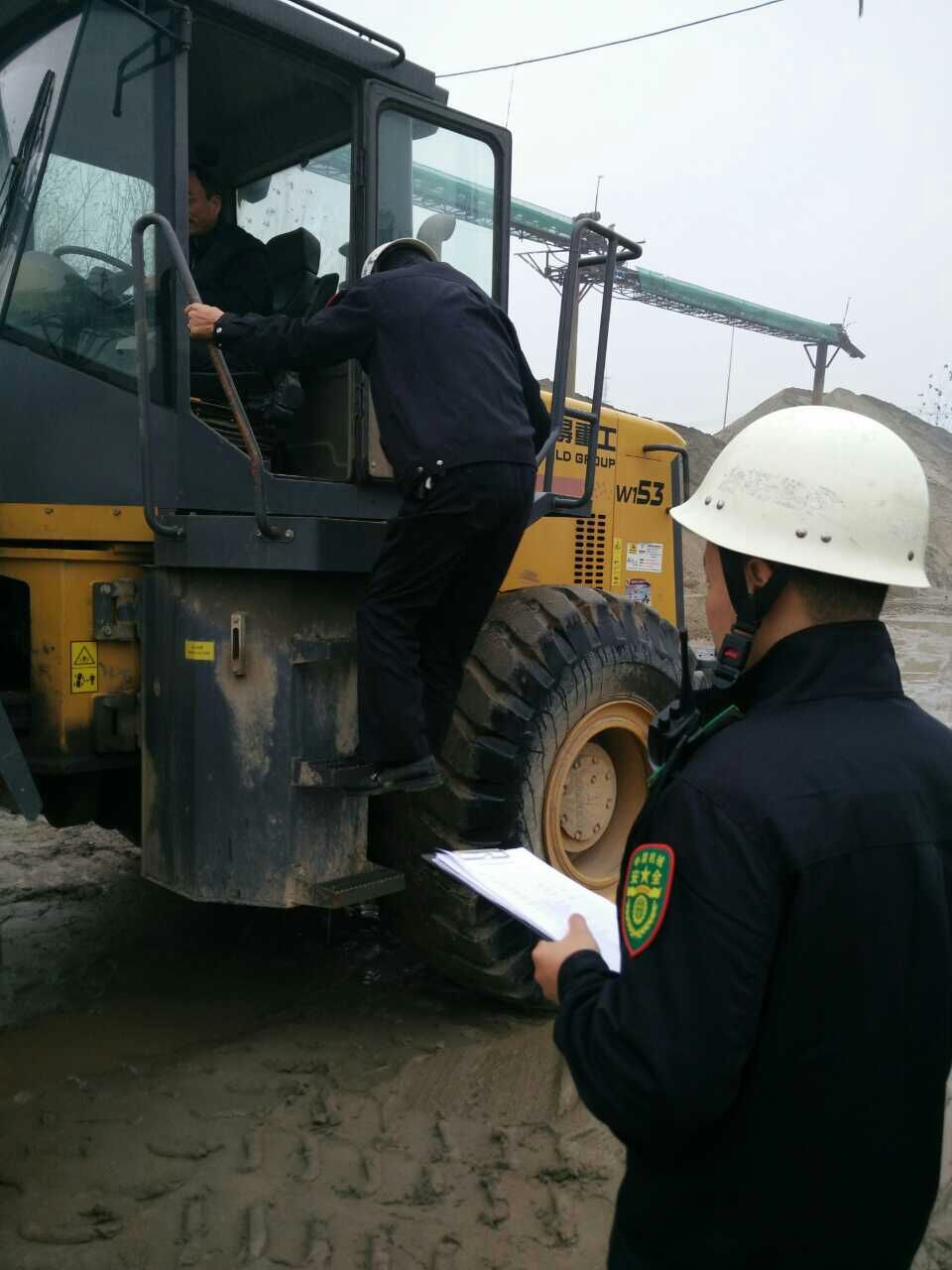 南京集中开展工程机械车辆安全专项整治工作