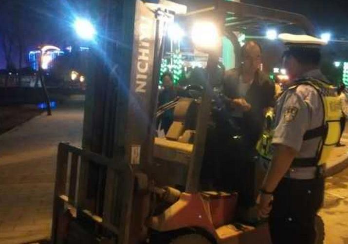 公安交警：工程机械“夜查”专项行动