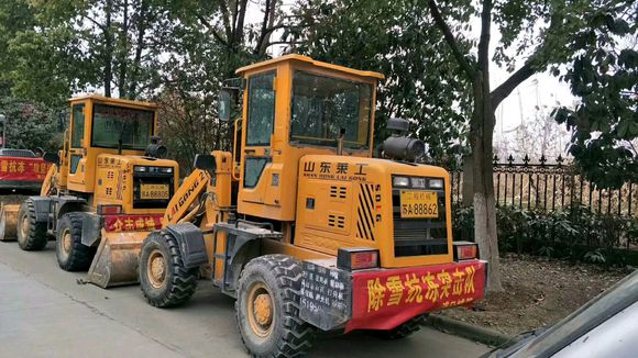 南京市工程机械应用保障中心扫雪突击队